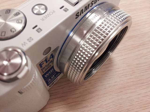 白色款 Samsung EX2F 曝光，亮銀鏡頭好搶眼！