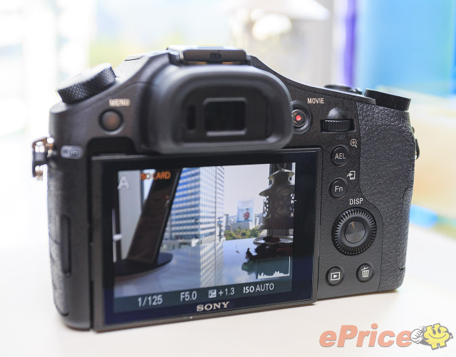 1 吋感光元件、F2.8 恆定光圈 Sony RX10 賣近萬 1 吋感光元件、F2.8 恆定光圈 Sony RX10 賣近萬