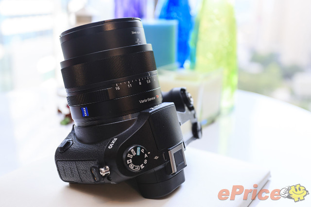 1 吋感光元件、F2.8 恆定光圈 Sony RX10 賣近萬 1 吋感光元件、F2.8 恆定光圈 Sony RX10 賣近萬