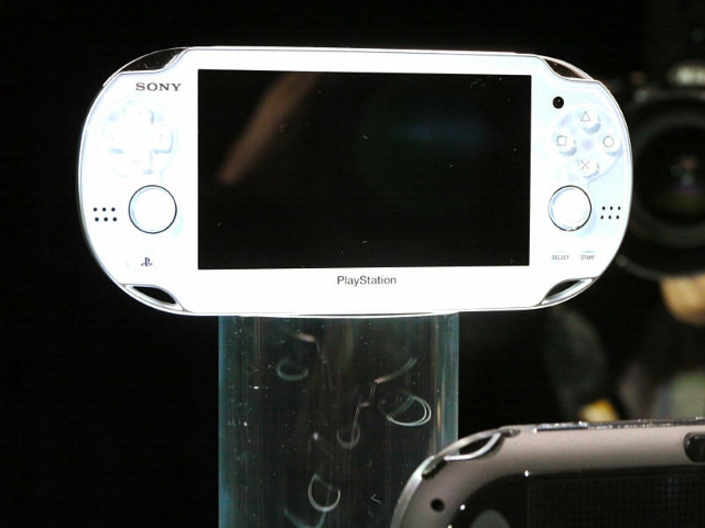 psp 二代 ngp 发表!5 吋 oled 双触控