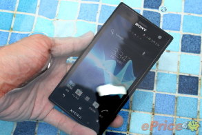 消暑涼帖！Sony Xperia acro S 波濤預購價 17,900 元 