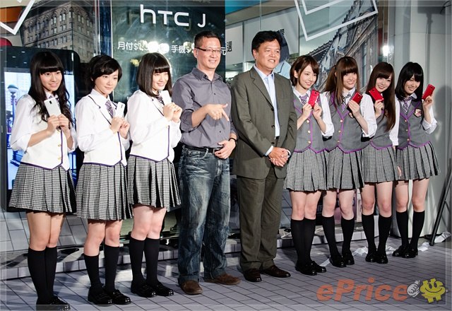乃木坂 46 亮相　HTC J 首賣會現場直擊