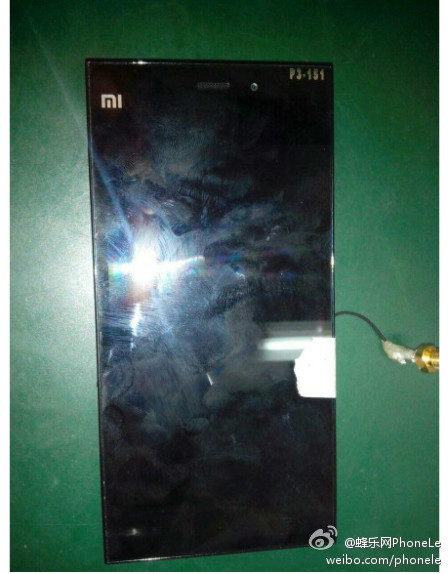 小米 3 手機諜照亮相,有 3GB RAM、S800 處理器 小米 3 手機諜照亮相,有 3GB RAM、S800 處理器
