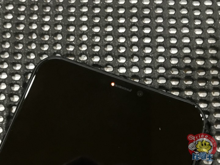 中階瀏海螢幕新兵,ASUS alt= 中階瀏海螢幕新兵,ASUS border=