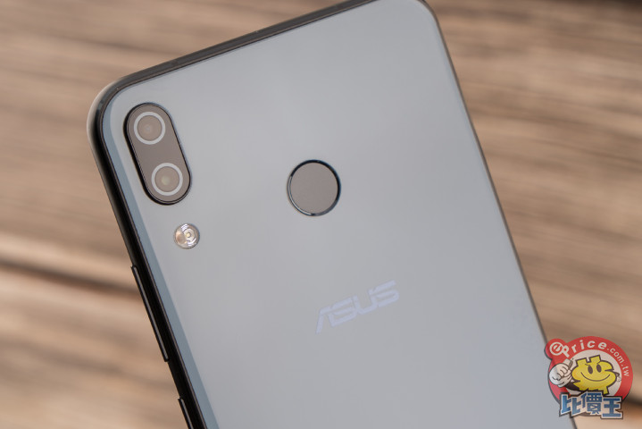 中階瀏海螢幕新兵,ASUS alt= 中階瀏海螢幕新兵,ASUS border=