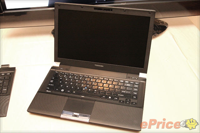 輕薄依舊、規格升級、選擇更多!Toshiba R830 新機發表 輕薄依舊、規格升級、選擇更多!Toshiba R830 新機發表