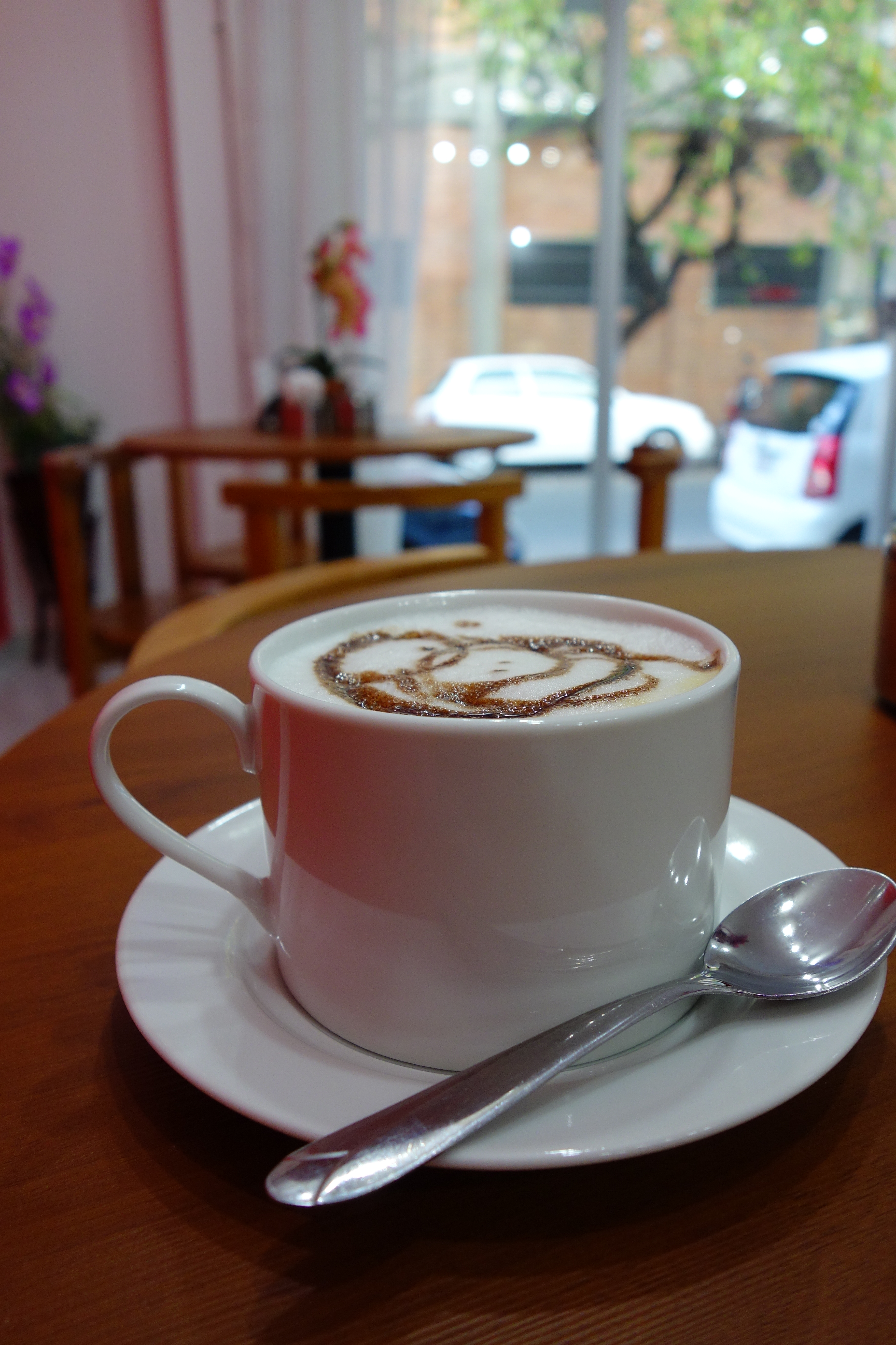 这杯咖啡是在巴国 「买到」的第一杯咖啡,illy 咖啡店的老板