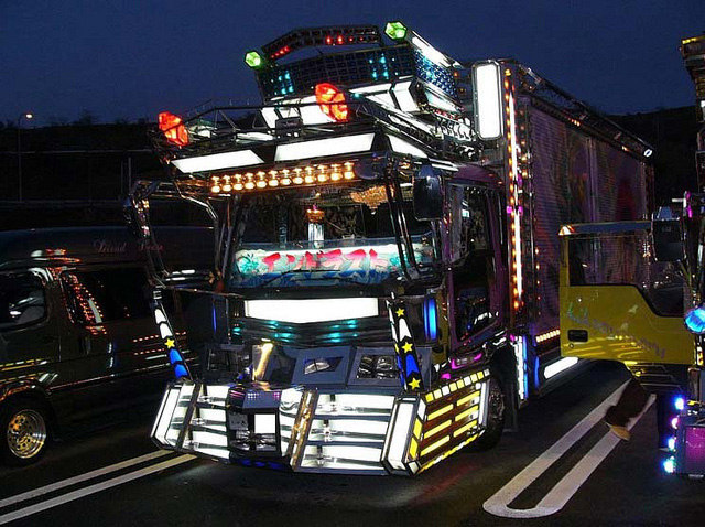 日本超华丽改装卡车大赏