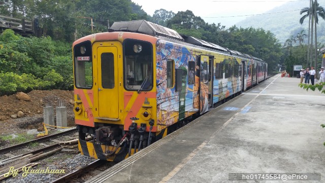 內灣線的列車由dr1000型柴油客車擔任,可以單節運轉喔.(s5拍攝)