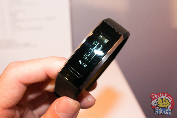 华为多款新品上市:mate 10 pro 新色 / 保时捷款,智慧手环,平板