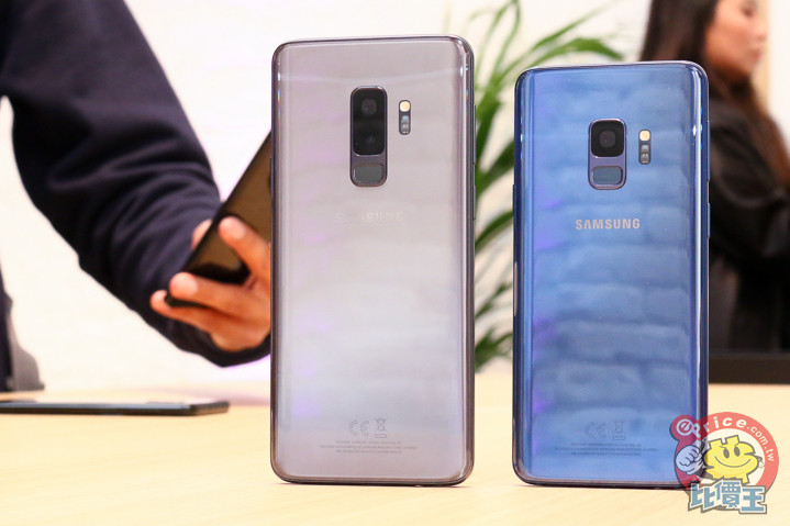 钛灰银,相比之下这个灰银色就比较黯淡.