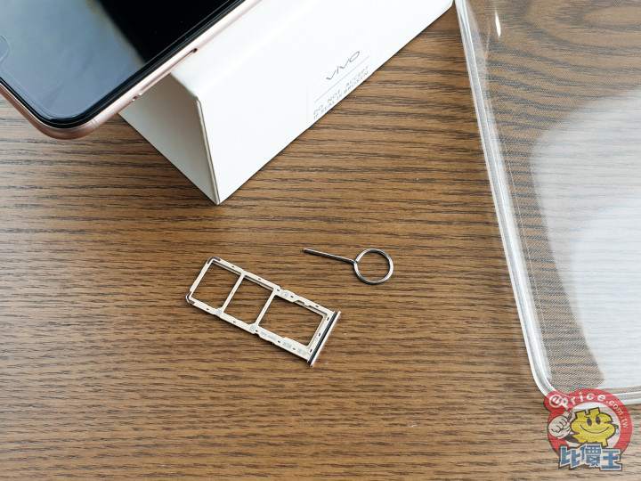 独立三卡槽,双卡和记忆卡不用择一,二种需求一次满足.