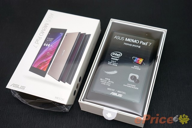 这个外盒是采用打开之后抽屉式的包装,拉开之后,映入眼帘的就是这